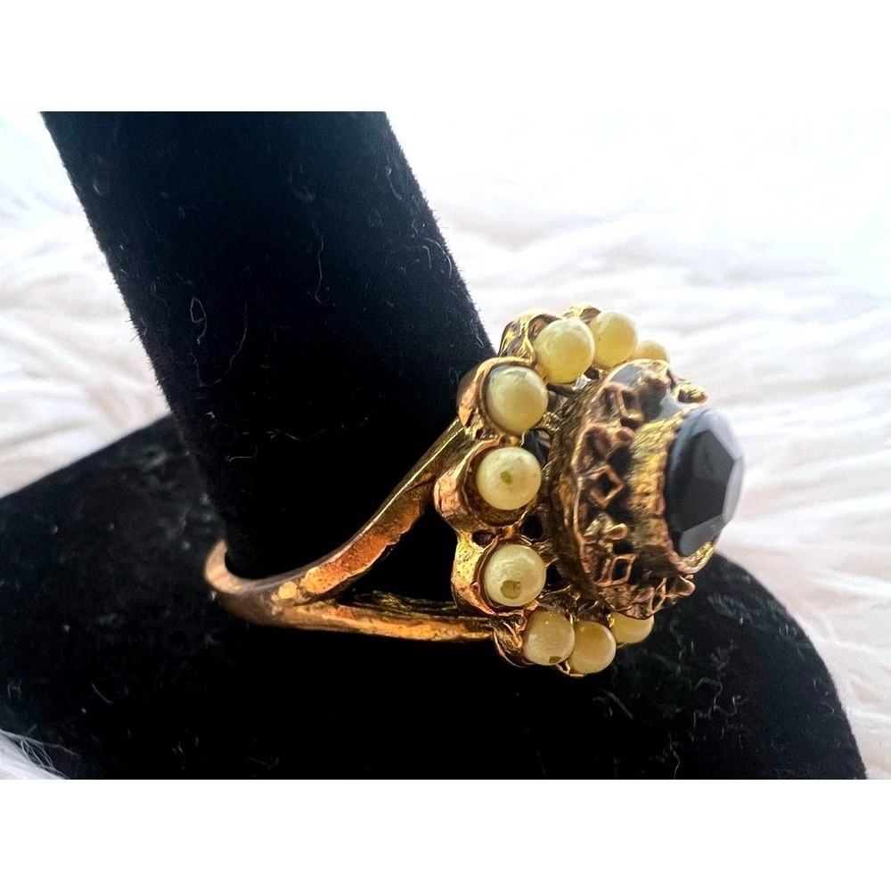 Vintage Black Stone Ring Gold Tone Faux Pearl Cocktail Gothic Dark Academia 10